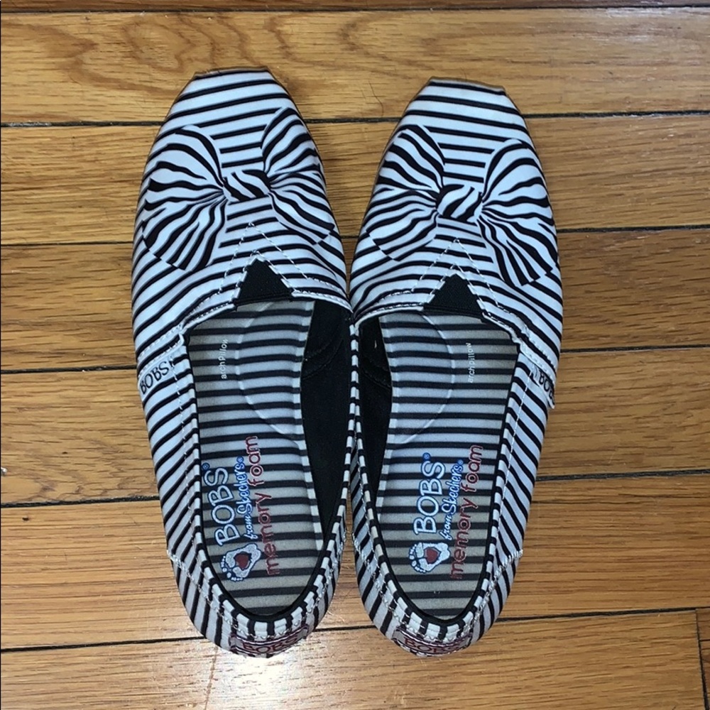 🥿 Bobs Black and White Slip Ons Sz 7 $15